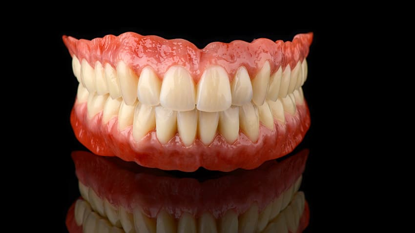 Fertige Zahnprothese / herausnehmbarer Zahnersatz